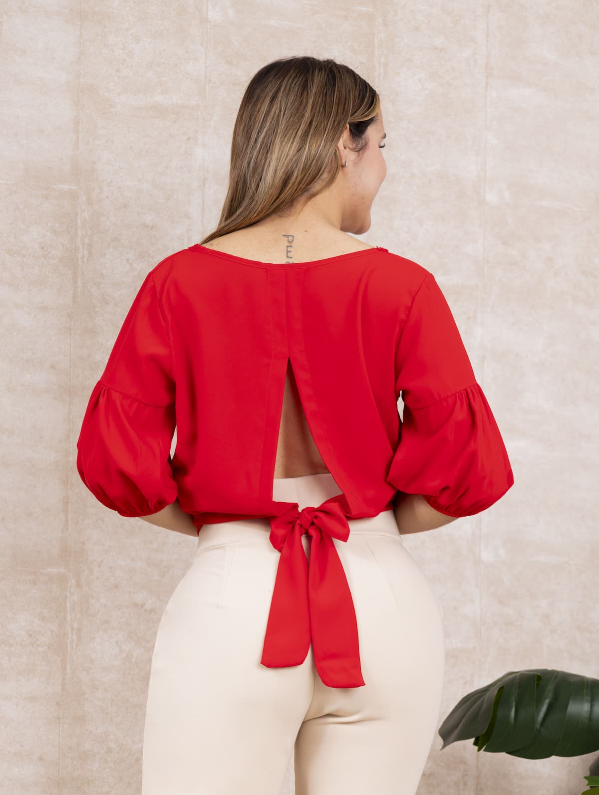blusa sofia en seda mate-amarre posterior y corte entallado