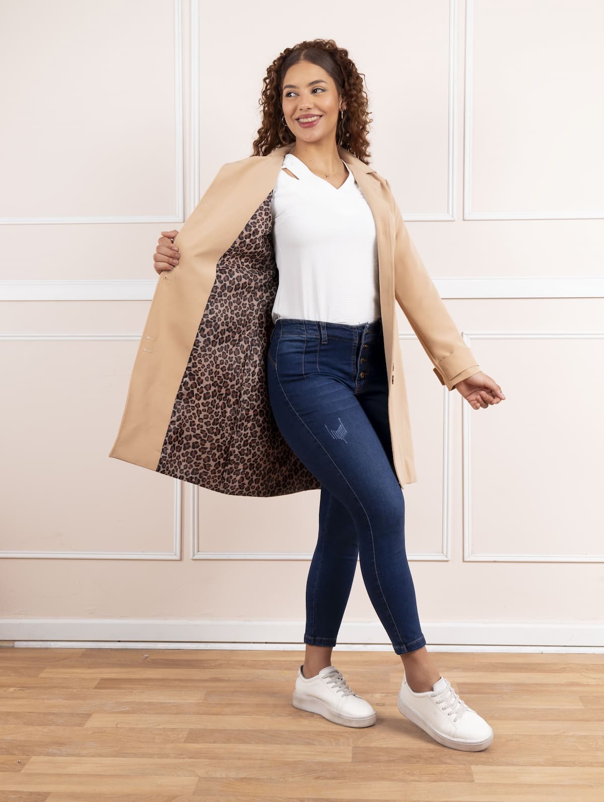 GABARDINA DISEÑO ESTRUCTURADO CON CINTURON