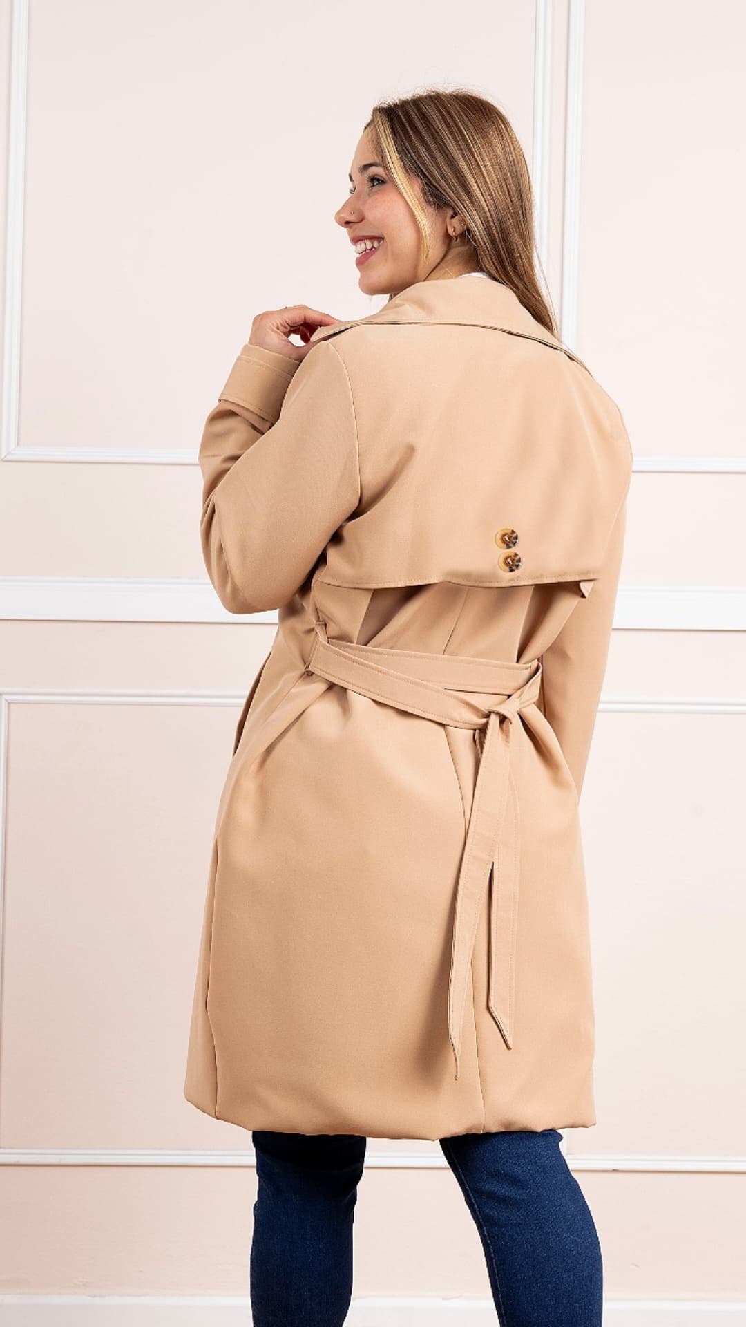 GABARDINA DISEÑO ESTRUCTURADO CON CINTURON