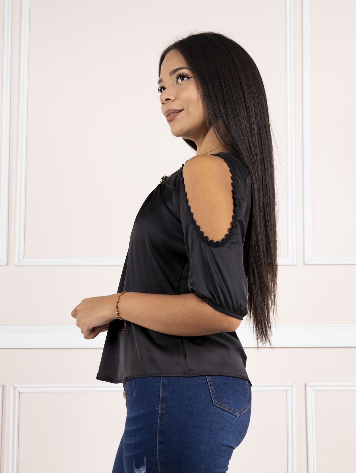 Luana-brillo sutil,presencia serena